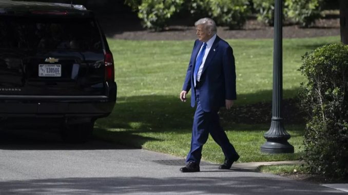 trump-geri-dondu-basina-darbe-basladi-ucaga-alinmadilar-84MXLeKG.webp